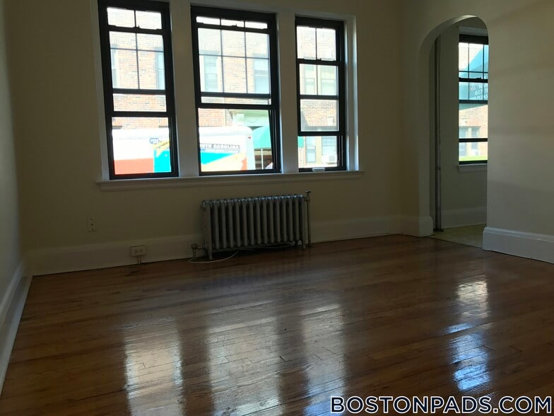 Building Photo - 349 Pleasant St