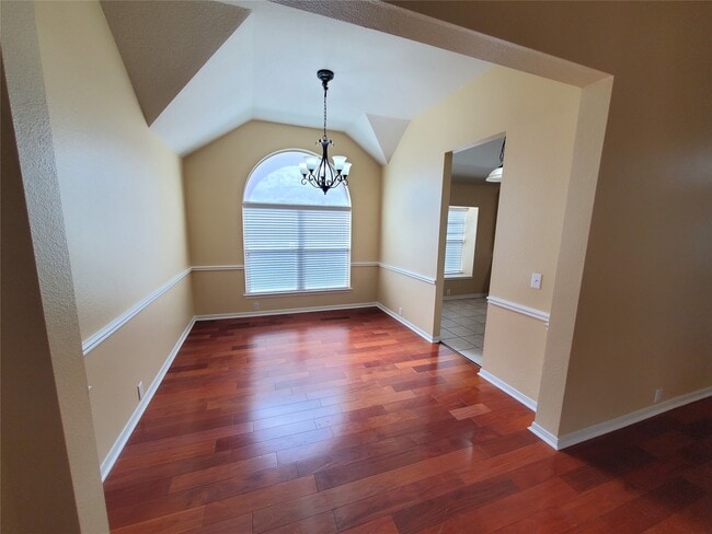 Building Photo - 2502 Suncreek Ln