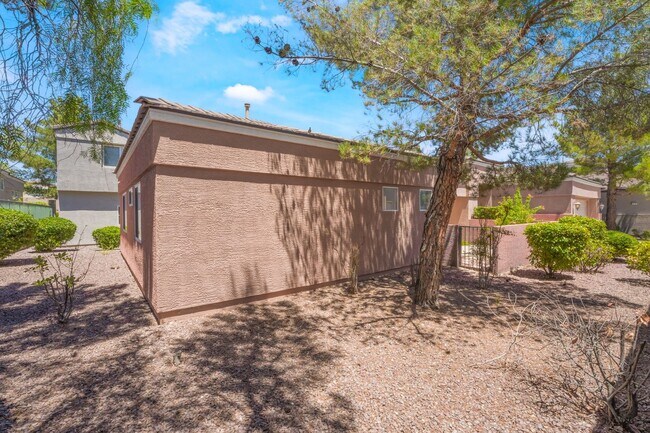 Building Photo - Beautiful Single Story Home with 3 Bedroom...