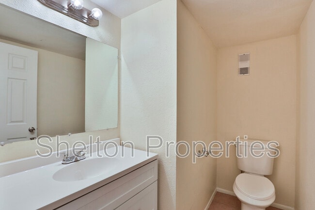 Building Photo - 860 E Brown Rd