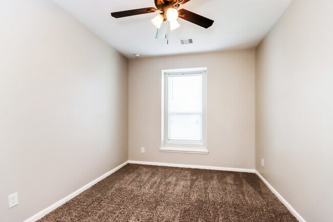 Building Photo - 25515 Kensington Lk Dr