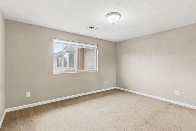 Building Photo - 2 Bedroom Townhome is Wheat Ridge!