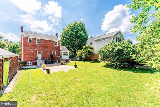 Building Photo - 1709 Patrick Henry Dr
