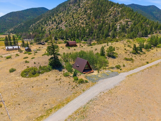 Building Photo - 77 Snowplow Ave