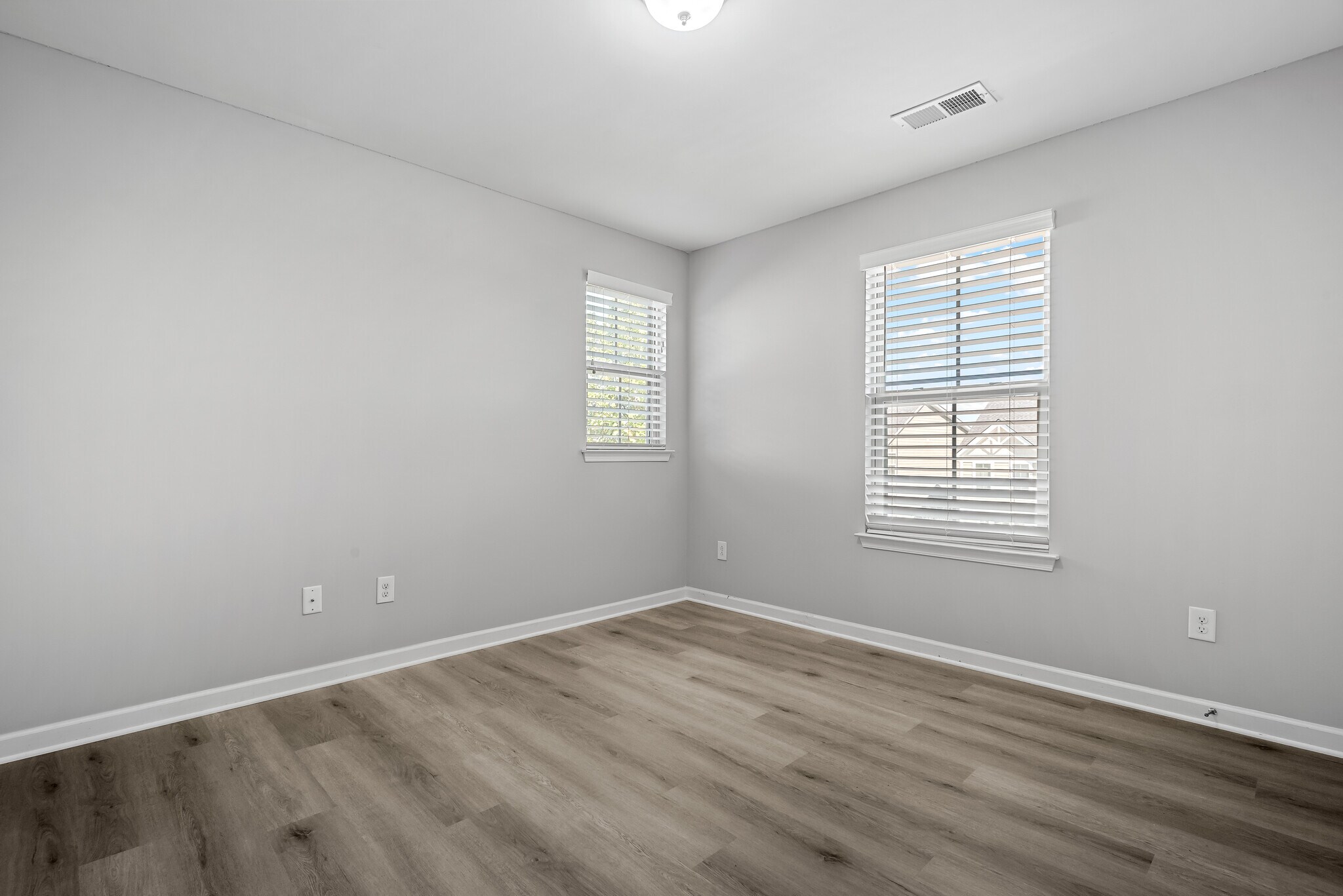 Building Photo - 428 Heroit Dr