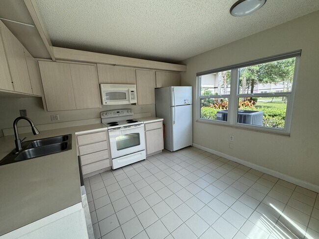 Building Photo - 20 Bedford Ct