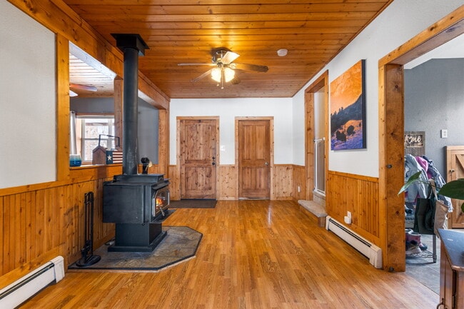 Building Photo - Spacious 4-Bedroom Home in the Heart of Sh...