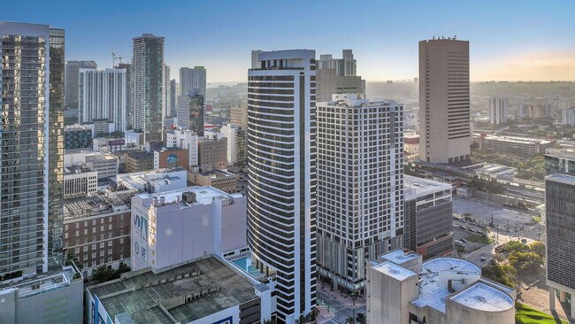 Building Photo - 225 N Miami Ave