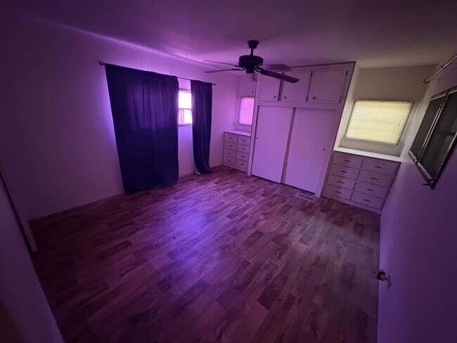 Building Photo - Tavares 1 Bed 1 Bath Waterfront Mobile Home