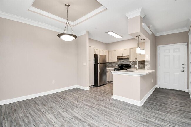 Building Photo - 3225 Woodland Park Dr