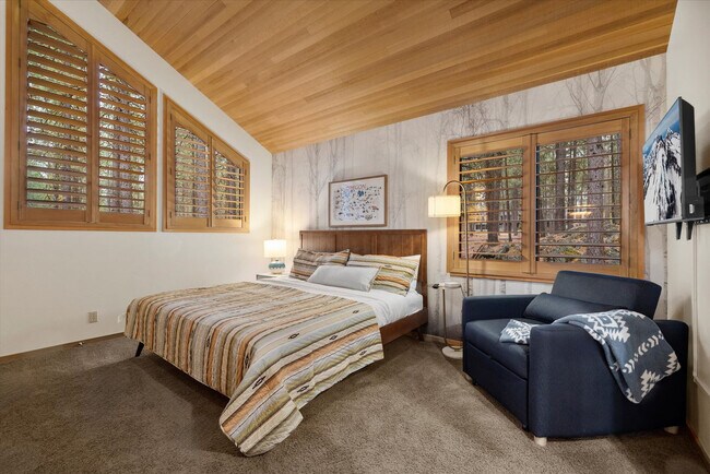 Building Photo - 70335 Sword Fern