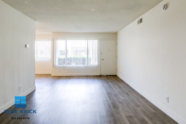 Building Photo - 17834 Burbank Blvd