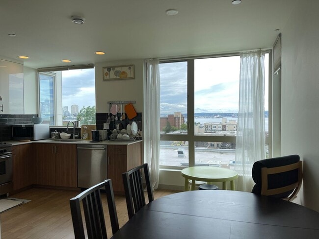 Building Photo - CLICK "REQUEST A TOUR" NOW!