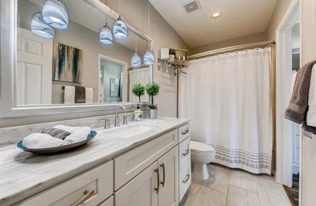 Building Photo - 671 Ascot Dr