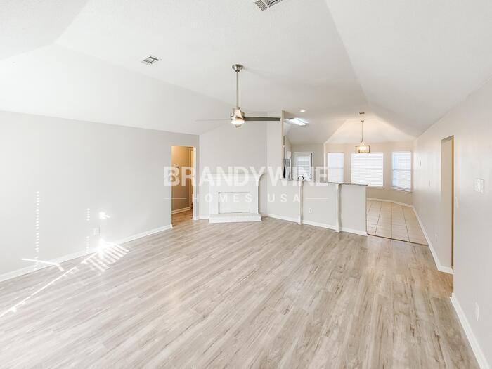 Building Photo - 4890 Phipps Dr