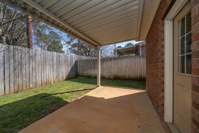 Building Photo - 1612 Stanley Drive