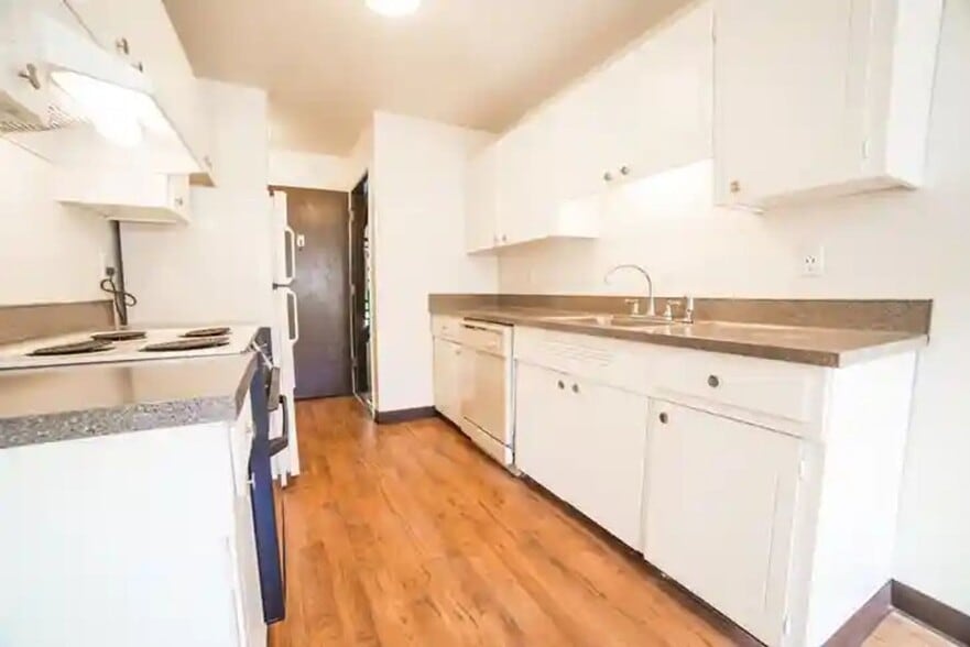 Interior Photo - Laurelwood Estates
