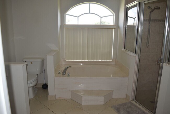 Building Photo - Stunning upgraded and immaculately maintained 3/2/2 home close to Gatlin I-95