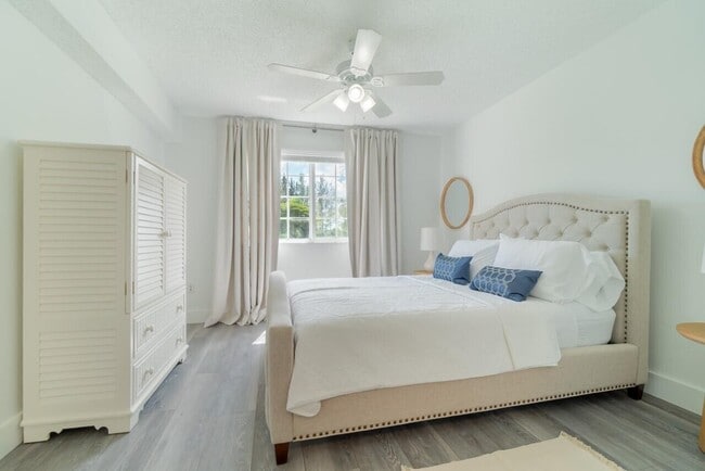 Building Photo - 800 Crestwood Ct S