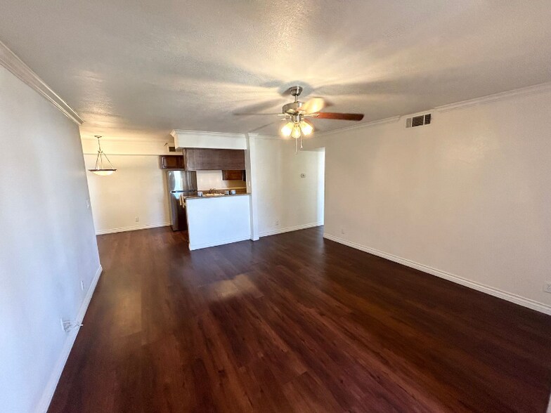 Building Photo - 3135 S Mojave Rd