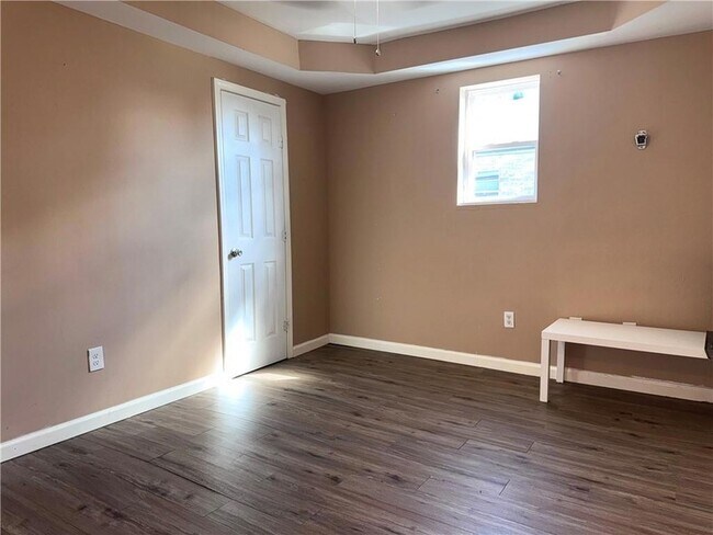 Building Photo - 7021 Yorktown Dr