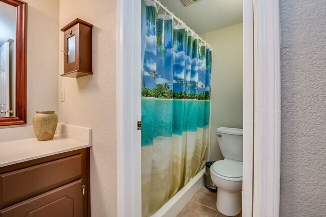 Building Photo - 460 N 64th Pl