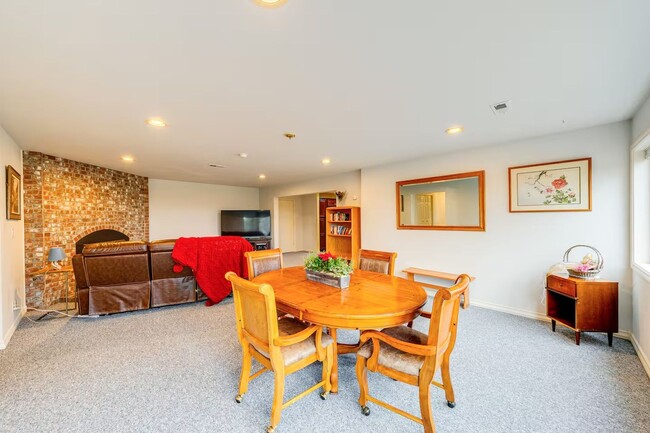 Building Photo - Fully Furnished Daylight Basement 2 Bedroo...