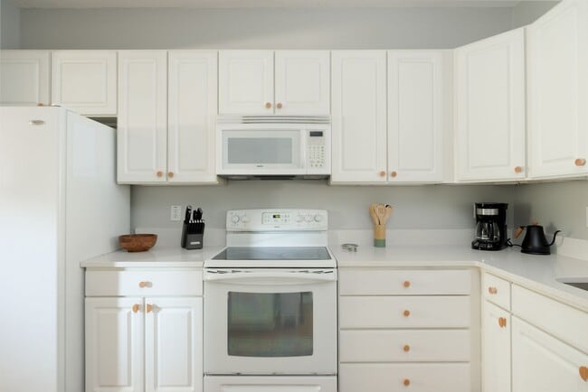 Building Photo - 3 bedroom fully furnished home, Pet Friendly Johns Island, Charleston