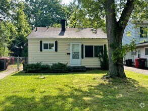 Building Photo - 2bd / 1 ba ranch with nice fenced backyard.