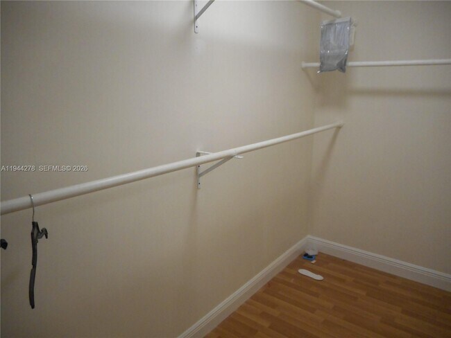 Building Photo - 2325 Magnolia Dr