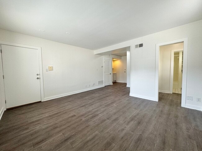 Building Photo - 4524 Broadway Blvd