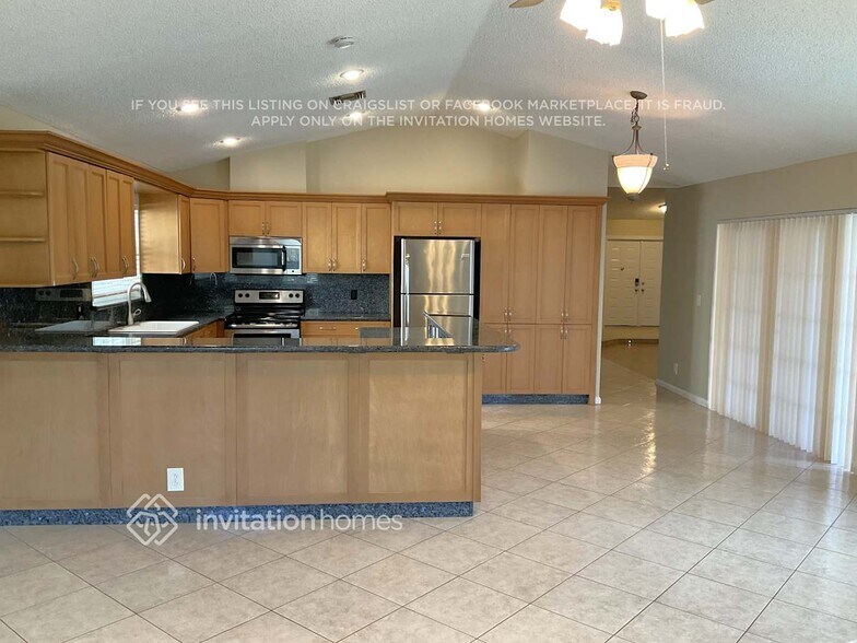 Building Photo - 8825 NW 57th Ct