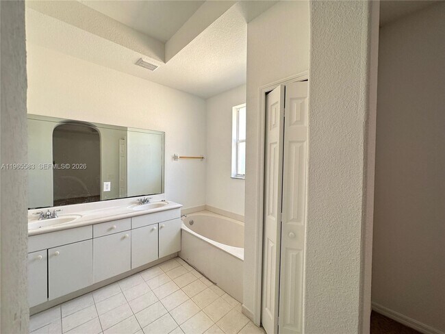 Building Photo - 7988 SW 165th Ct