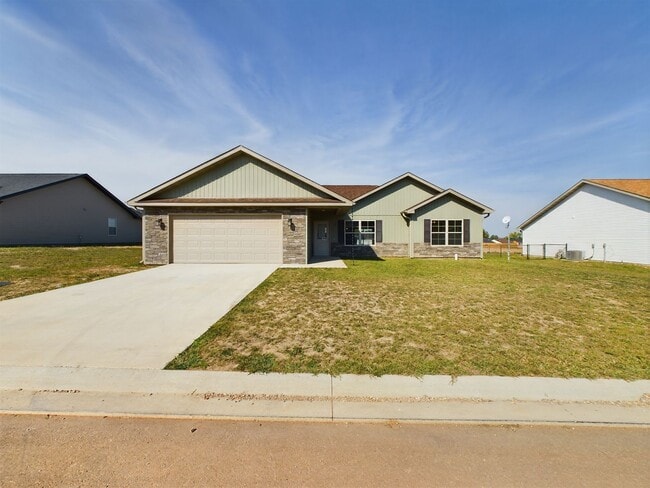 Primary Photo - 3 Bed 2 Bath w/ Fence Built in 2022 Availa...