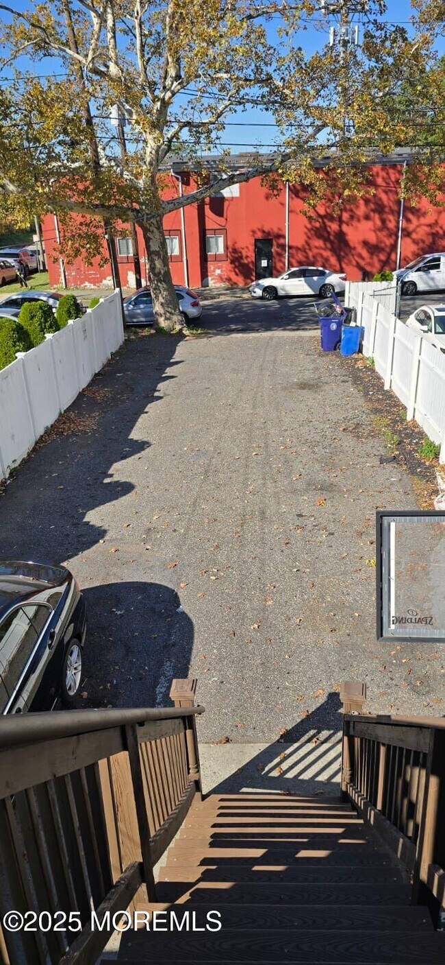 Building Photo - 523 State St