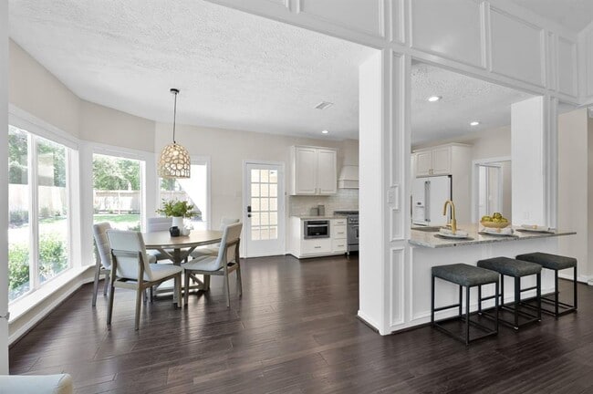 Building Photo - 2811 Crossvine Cir