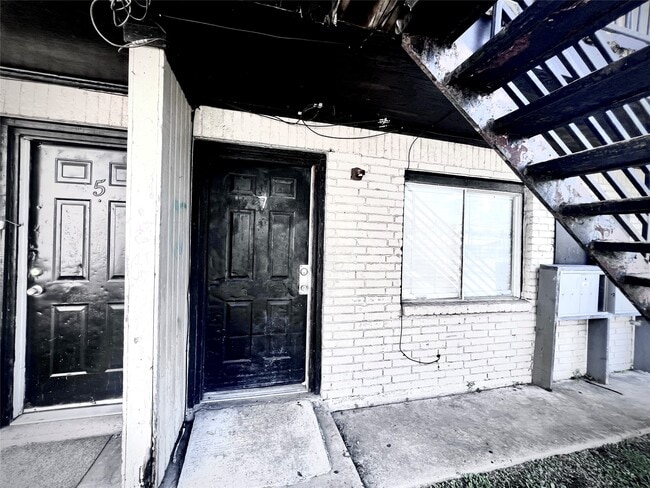 Building Photo - 6802 Sayers St