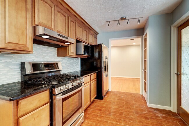 Building Photo - 8610 Bevlyn Dr