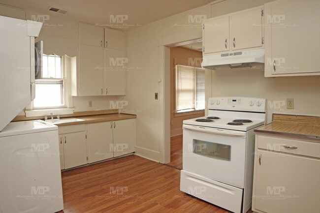 Building Photo - 812 W Myrtle St