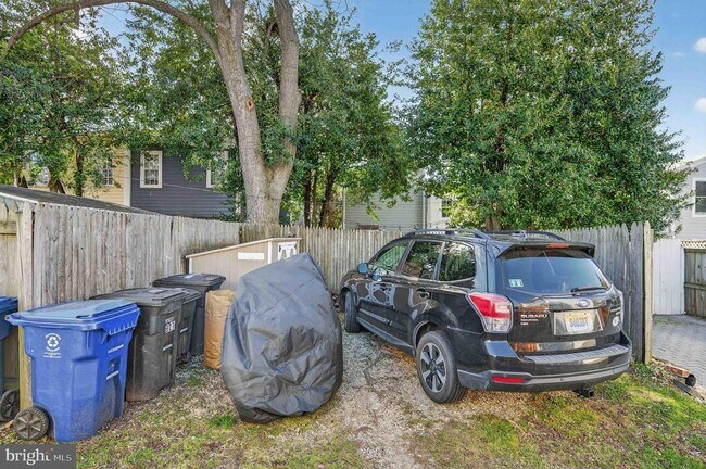 Building Photo - 921 Oronoco St