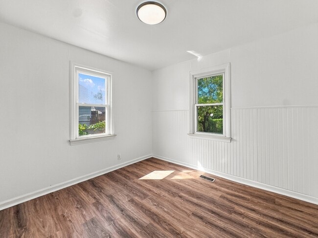 Building Photo - 2223 E Bergin Ave