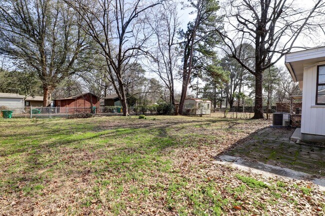 Building Photo - 3 Bedroom 1.5 Bath House for Rent