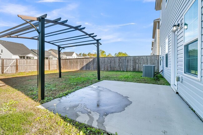 Building Photo - Meticulous 3 Bedroom Home in Lindera Prese...