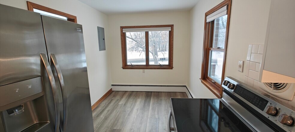 Building Photo - 2473 Lake Ave