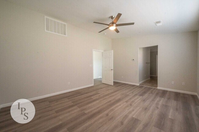 Building Photo - Clovis Eastside Home, 4BR/3BA, Built 2017 - Lots of Amenities!
