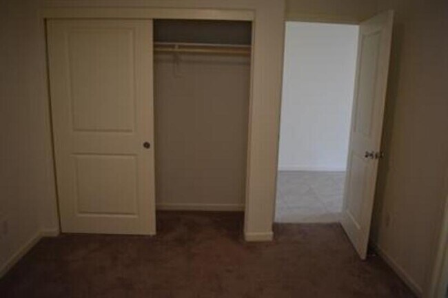 Building Photo - 686 Keenan Ct