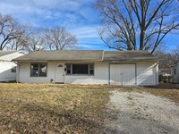 Building Photo - Clean 3BD/1BA