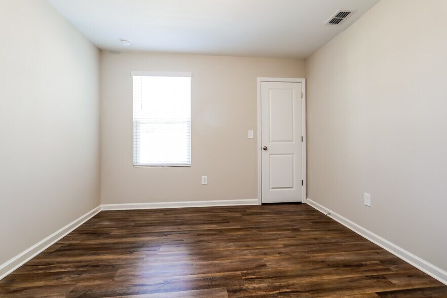 Building Photo - 3770 Place Dr