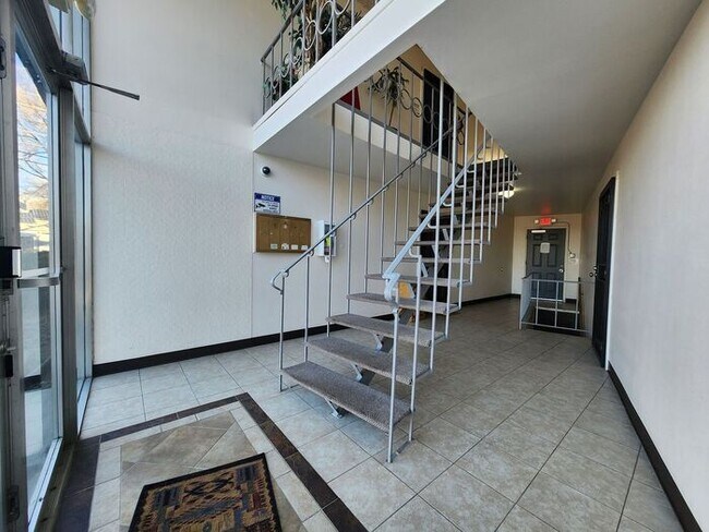 Building Photo - Beautifully Renovated 1-Bed, 1-Bath Apartment – Main Level Living | Move In Today and Get Your 2n...