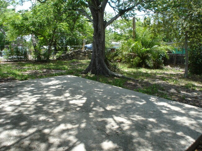 Building Photo - 1006 Continental Dr